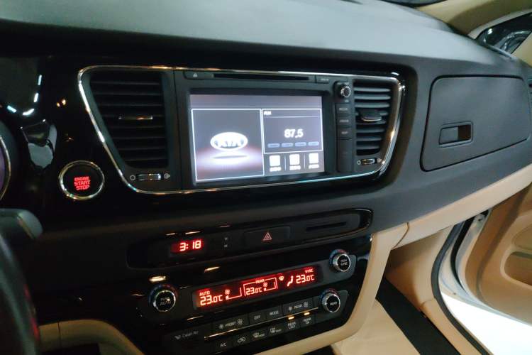 Used Kia Carnival 2015 2.2T Luxury Edition China IV Audio And AC Panel