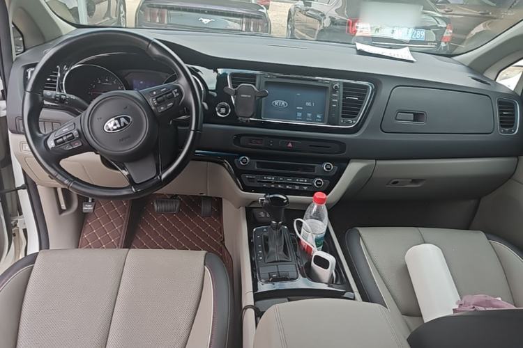 Used Kia Carnival 2015 3.3 GDI Luxury Edition China V Standard Center Console