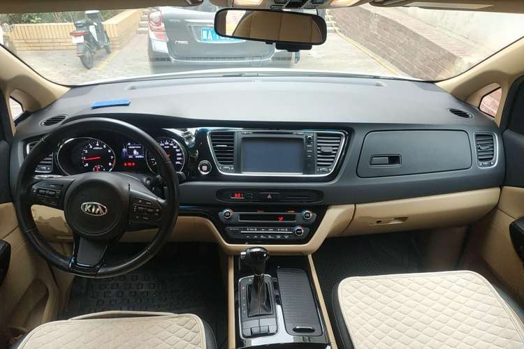 Used Kia Carnival 2015 3.3 GDI Luxury Edition China IV Standard Center Console