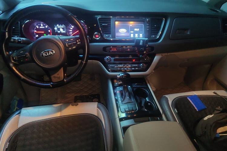 Used Kia Carnival 2015 2.2T Luxury Edition China IV Center Console