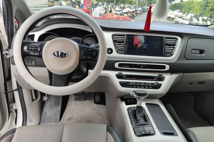 Used Kia Carnival 2015 3.3 GDI Luxury Edition China IV Standard Center Console