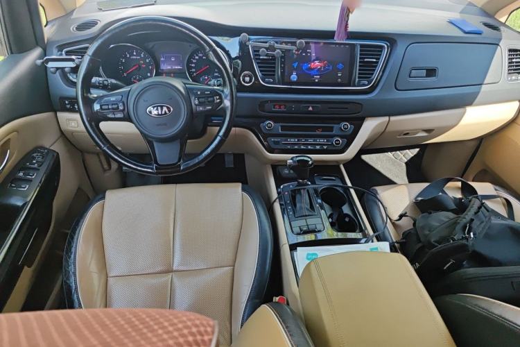 Used Kia Carnival 2015 3.3 GDI Luxury Edition China IV Standard Center Console