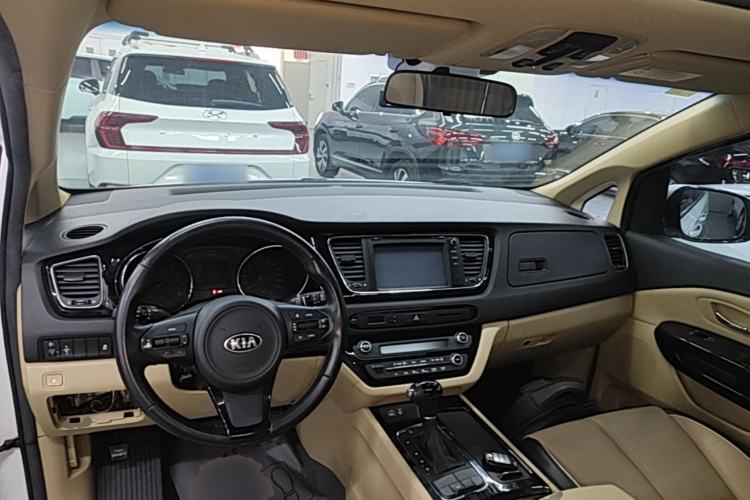 Used Kia Carnival 2015 3.3 GDI Luxury Edition China V Standard Center Console