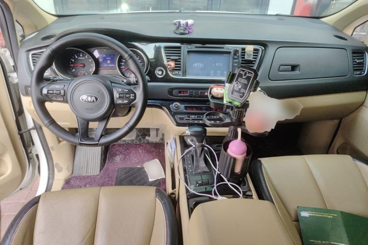 Used Kia Carnival 2015 3.3 GDI Luxury Edition China V Standard Center Console