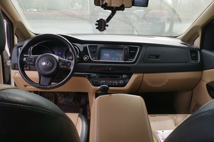 Used Kia Carnival 2015 2.2T Luxury Edition China IV Center Console
