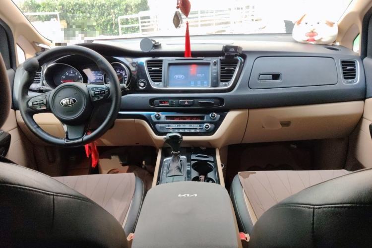 Used Kia Carnival 2015 3.3 GDI Luxury Edition China IV Standard Center Console