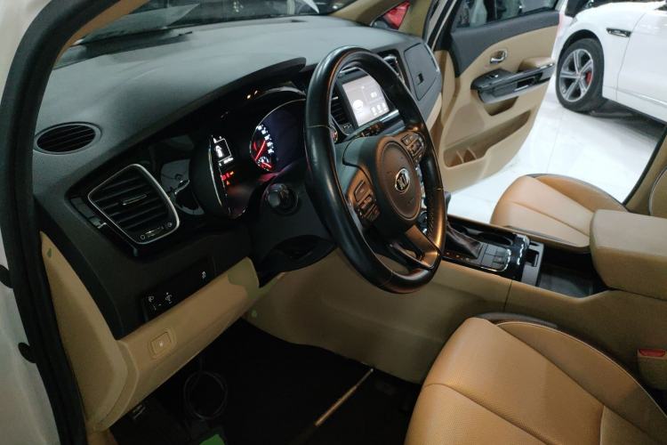 Used Kia Carnival 2015 2.2T Luxury Edition China IV Driver Seat