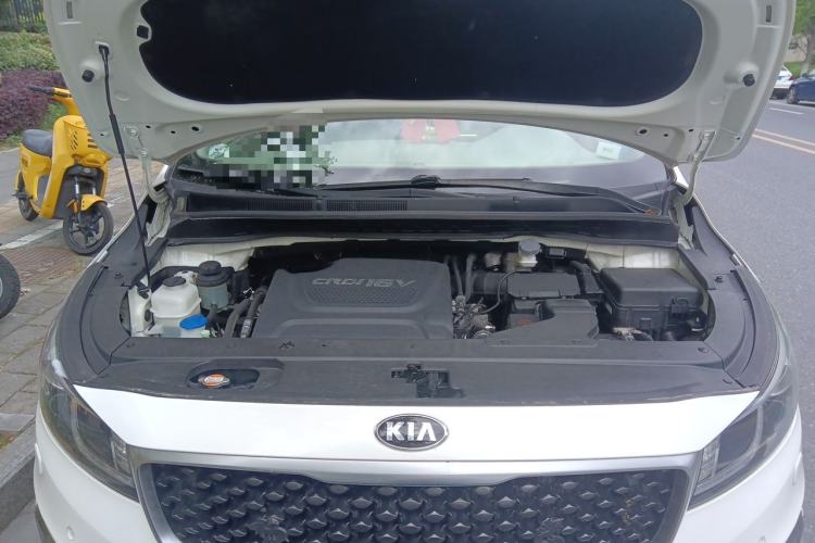 Used Kia Carnival 2015 2.2T Flagship Edition China IV Standard Engine Bay