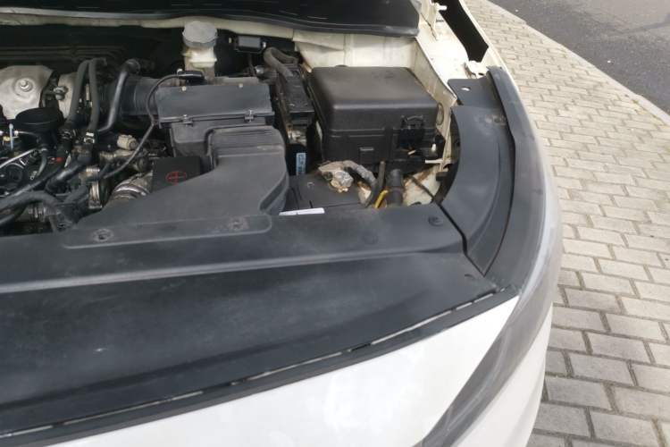Used Kia Carnival 2015 2.2T Luxury Edition China IV Engine Bay Left