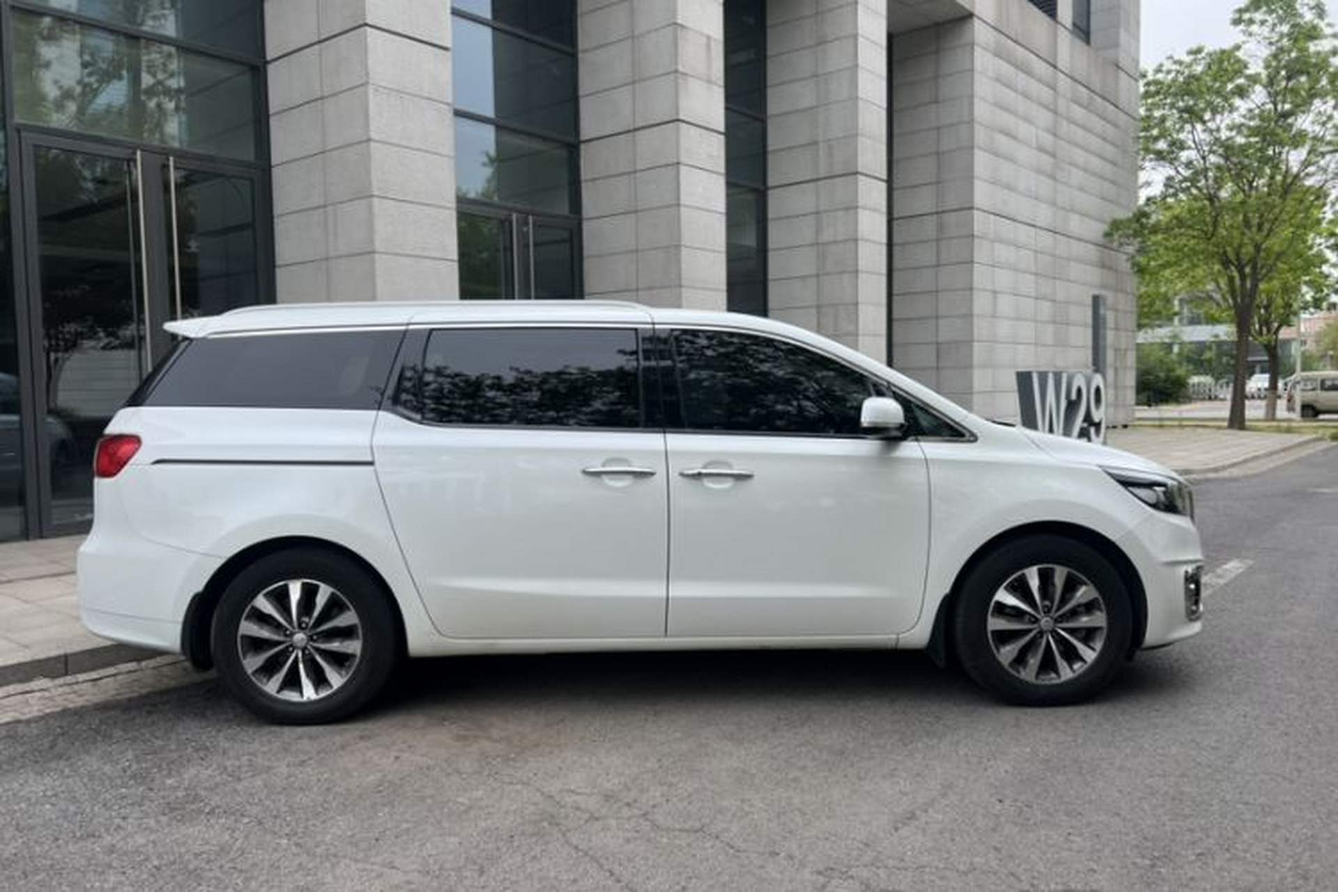 Used Kia Carnival 2015 3.3 GDI Luxury Edition China V Standard Exterior 2