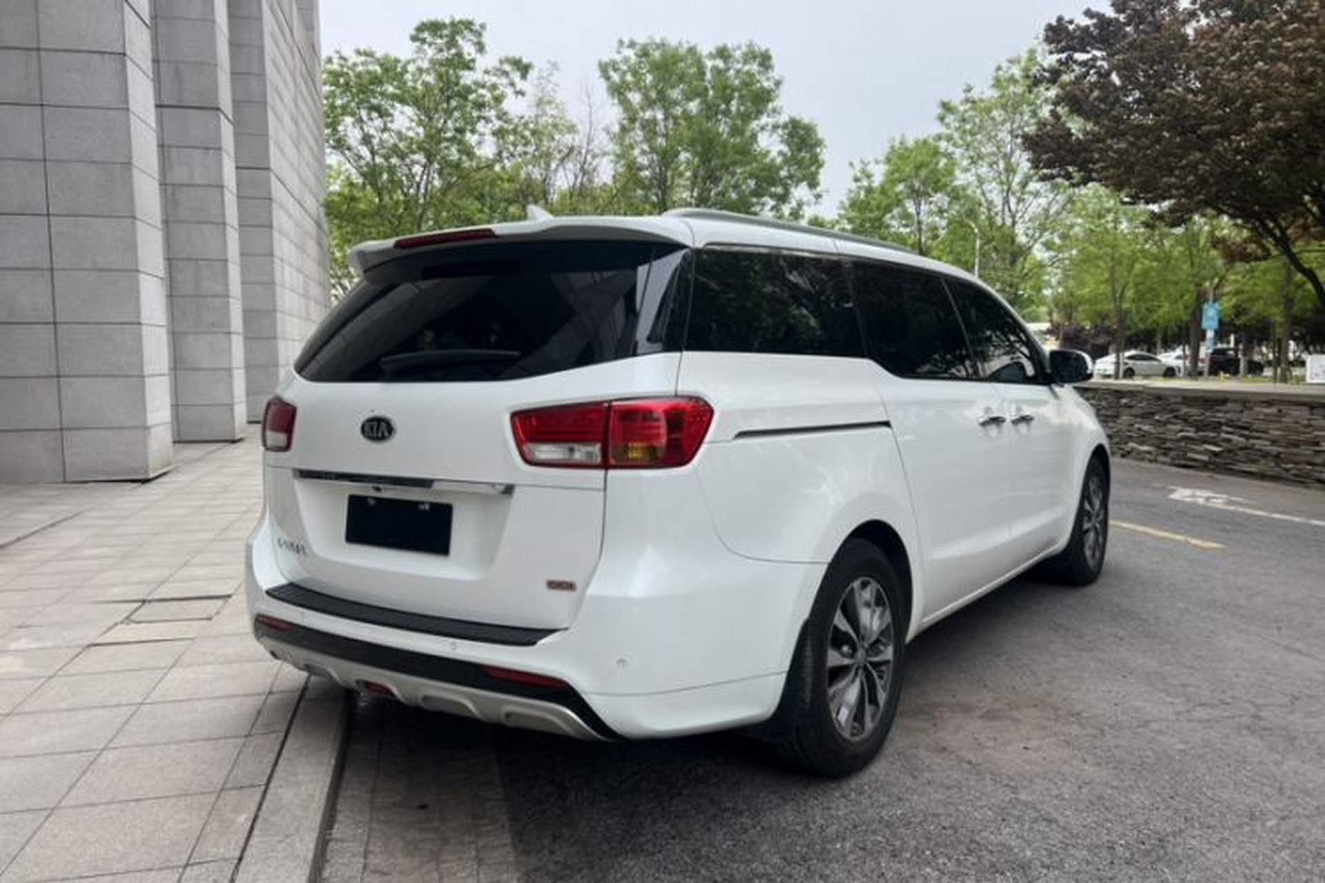 Used Kia Carnival 2015 3.3 GDI Luxury Edition China V Standard Exterior 4
