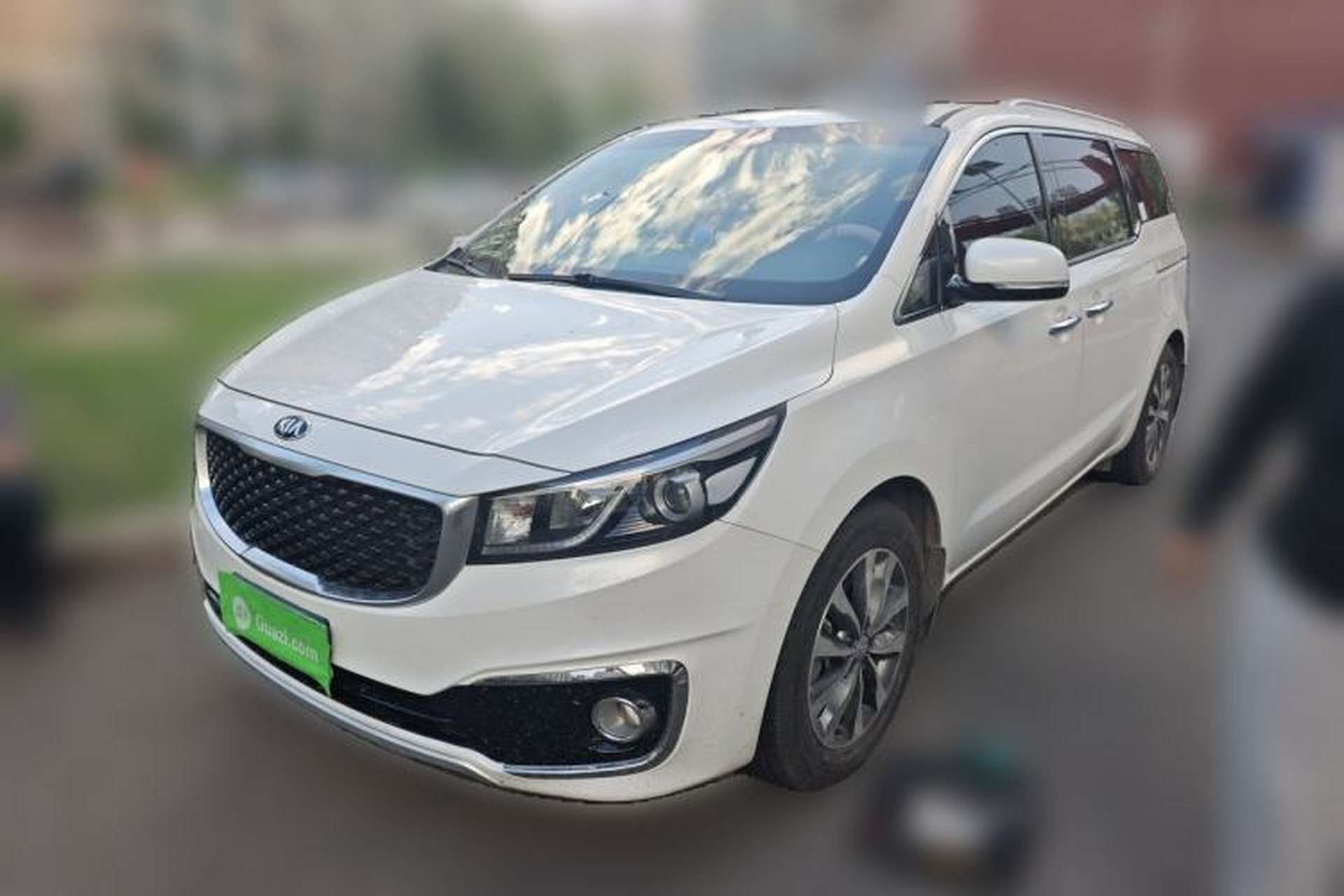 Used Kia Carnival 2015 2.2T Luxury Edition China IV Front Left 45 Deg
