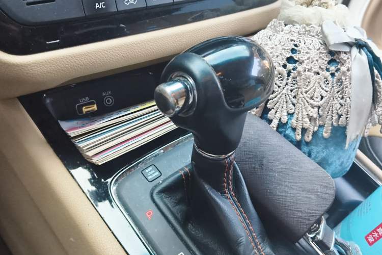 Used Kia Carnival 2015 2.2T Luxury Edition China IV Gear Lever
