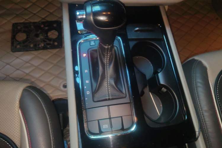 Used Kia Carnival 2015 2.2T Luxury Edition China IV Gear Lever