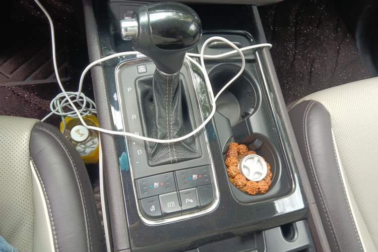 Used Kia Carnival 2015 2.2T Flagship Edition China IV Standard Gear Lever