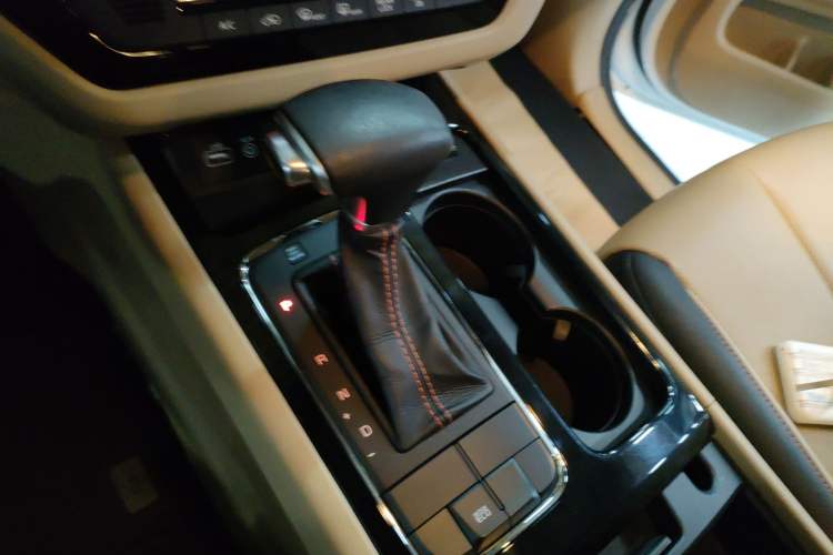 Used Kia Carnival 2015 2.2T Luxury Edition China IV Gear Lever