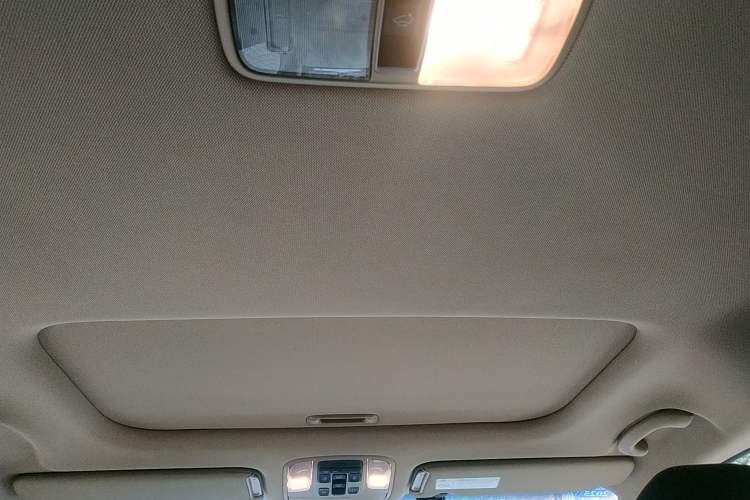 Used Kia Carnival 2015 3.3 GDI Luxury Edition China IV Standard Headliner