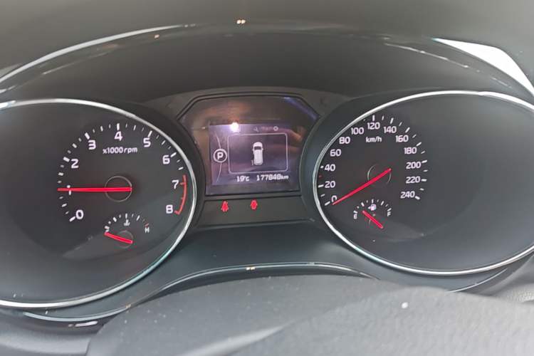 Used Kia Carnival 2015 3.3 GDI Luxury Edition China V Standard Instrument Cluster