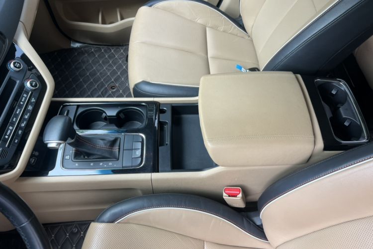 Used Kia Carnival 2015 3.3 GDI Luxury Edition China V Standard Interior 2