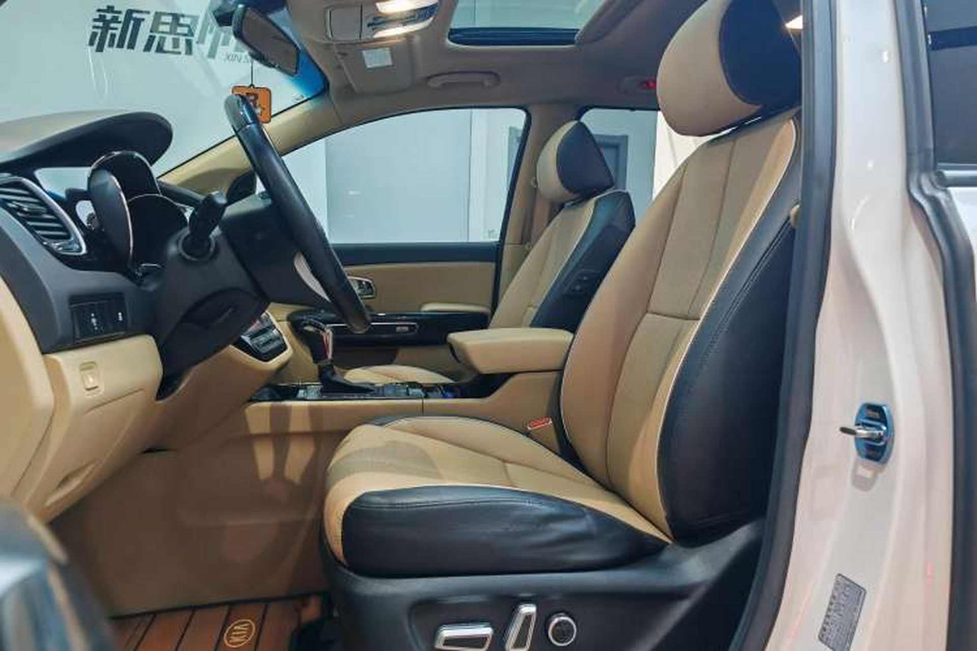 Used Kia Carnival 2015 3.3 GDI Flagship Version China V Standard Interior 3
