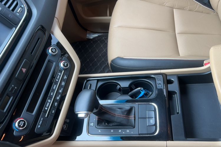 Used Kia Carnival 2015 3.3 GDI Luxury Edition China V Standard Interior 7