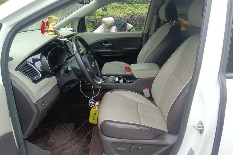 Used Kia Carnival 2015 2.2T Flagship Edition China IV Standard Left Front Seat