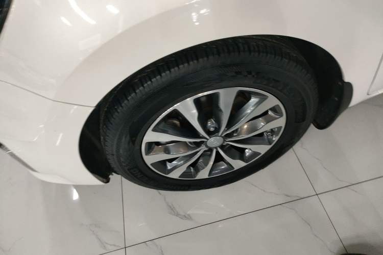 Used Kia Carnival 2015 2.2T Luxury Edition China IV Left Front Wheel Hub