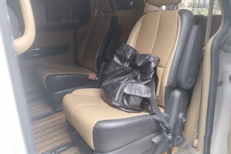 Used Kia Carnival 2015 3.3 GDI Luxury Edition China V Standard Left Rear Seat