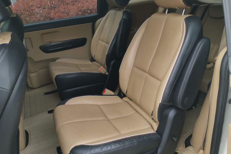 Used Kia Carnival 2015 2.2T Luxury Edition China IV Left Rear Seat
