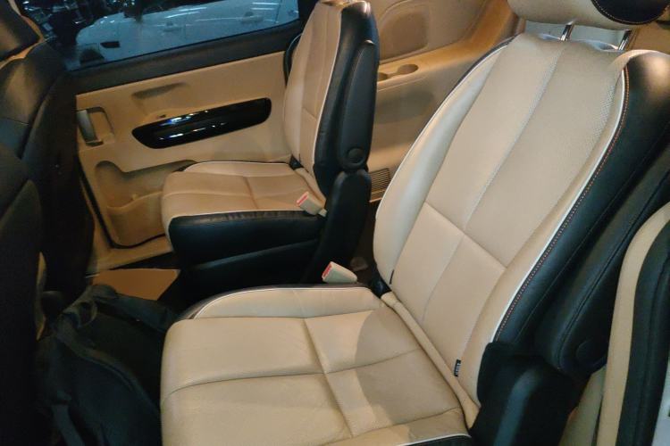 Used Kia Carnival 2015 2.2T Luxury Edition China IV Left Rear Seat