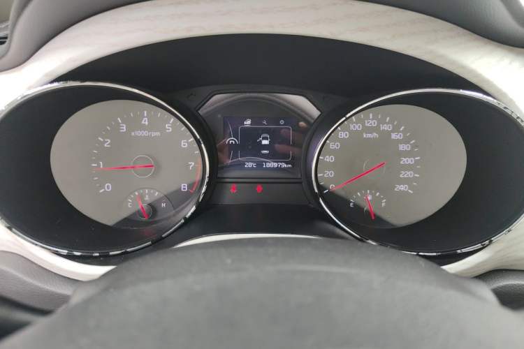 Used Kia Carnival 2015 3.3 GDI Luxury Edition China IV Standard Odometer Close Up
