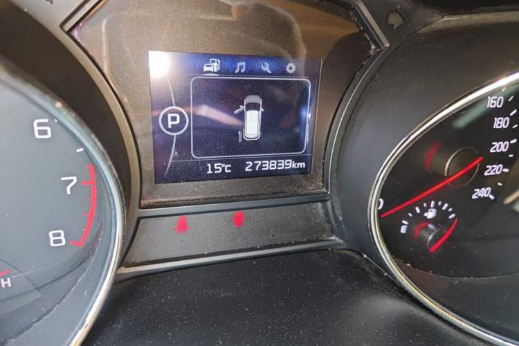 Used Kia Carnival 2015 3.3 GDI Luxury Edition China IV Standard Odometer Close Up