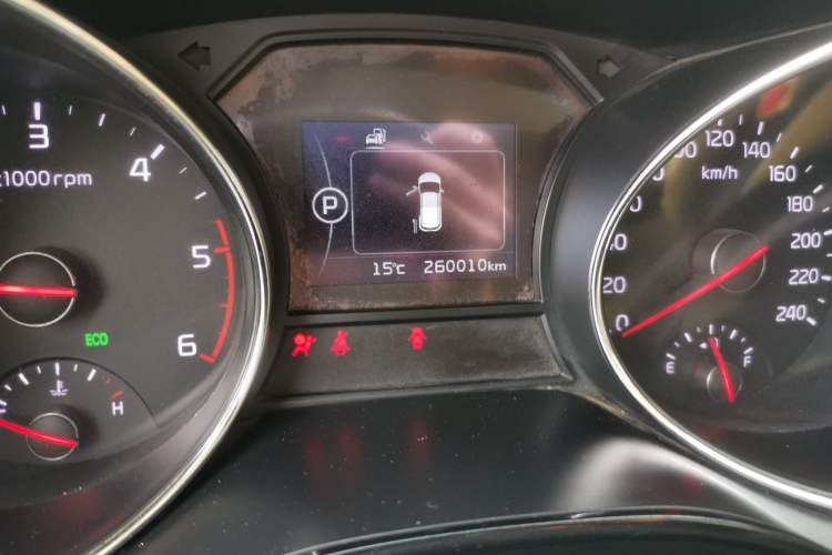 Used Kia Carnival 2015 2.2T Luxury Edition China IV Odometer Close Up