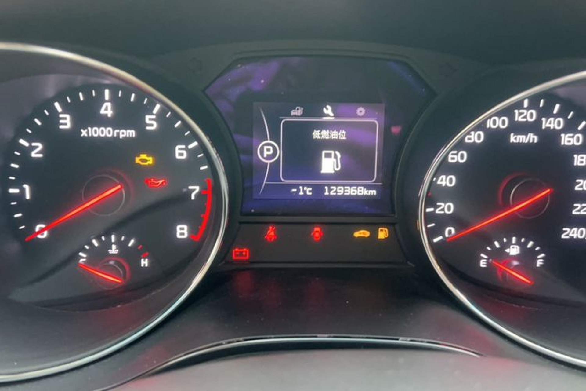 Used Kia Carnival 2015 3.3 GDI Luxury Edition China V Standard Odometer Close Up