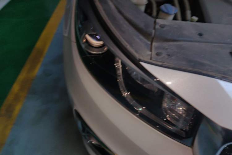 Used Kia Carnival 2015 2.2T Luxury Edition China IV Right Front Headlight