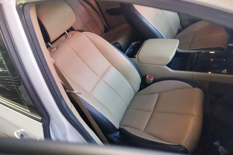 Used Kia Carnival 2015 3.3 GDI Luxury Edition China V Standard Right Front Seat