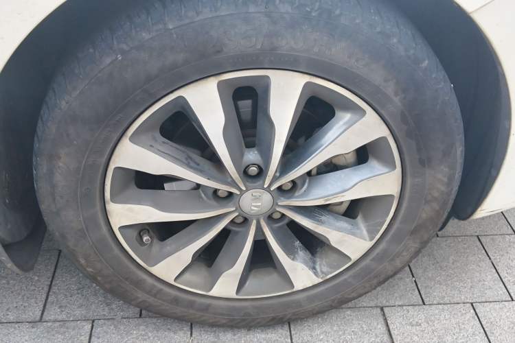 Used Kia Carnival 2015 2.2T Luxury Edition China IV Right Front Wheel Hub