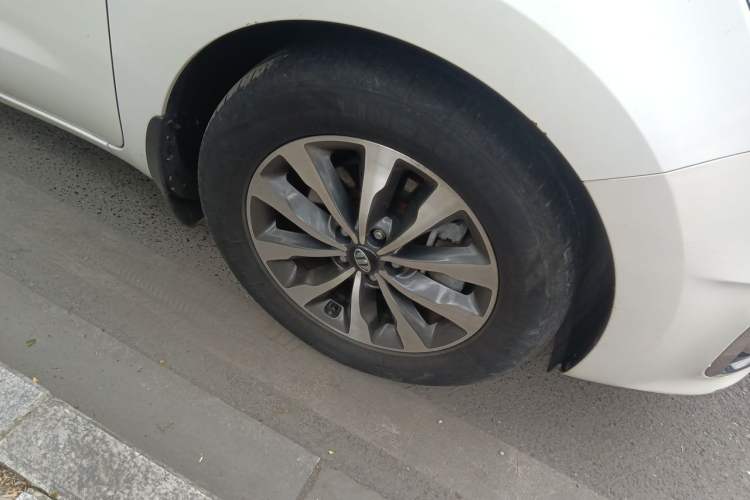 Used Kia Carnival 2015 2.2T Flagship Edition China IV Standard Right Front Wheel Hub