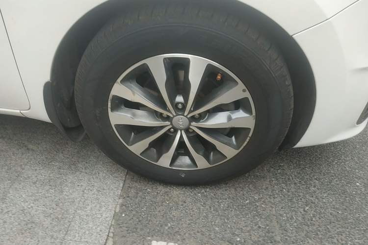 Used Kia Carnival 2015 3.3 GDI Luxury Edition China V Standard Right Front Wheel Hub