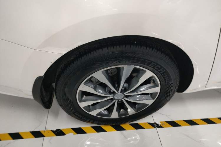 Used Kia Carnival 2015 2.2T Luxury Edition China IV Right Rear Wheel Hub