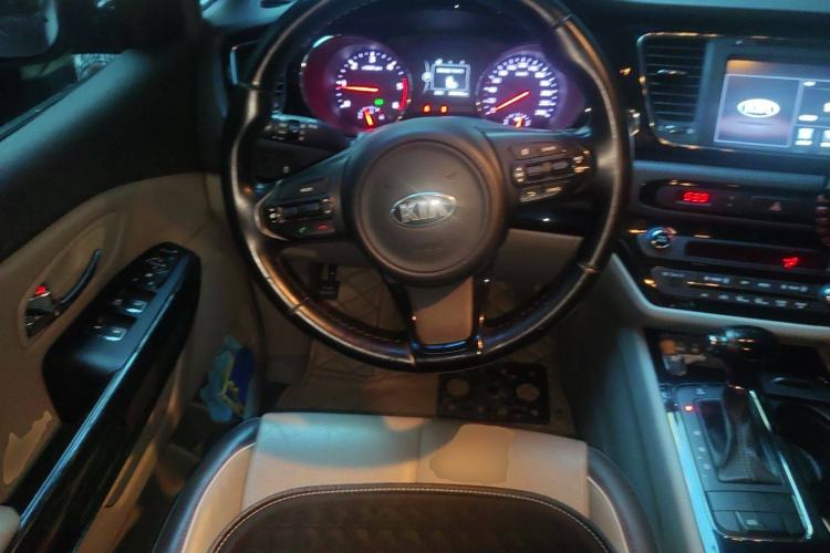 Used Kia Carnival 2015 2.2T Luxury Edition China IV Steering Wheel