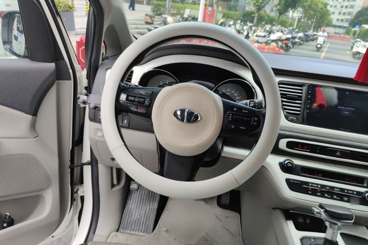 Used Kia Carnival 2015 3.3 GDI Luxury Edition China IV Standard Steering Wheel