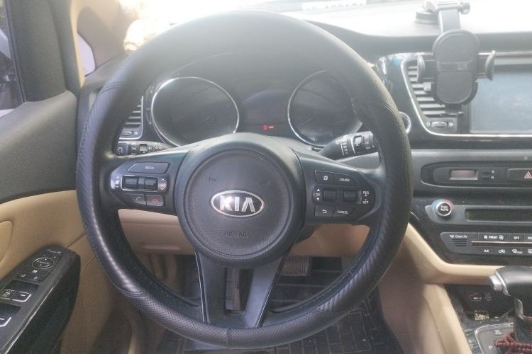 Used Kia Carnival 2015 3.3 GDI Luxury Edition China V Standard Steering Wheel