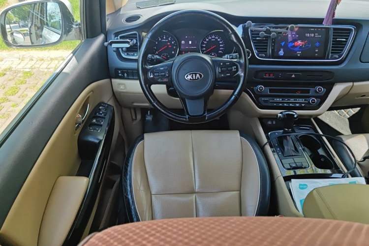 Used Kia Carnival 2015 3.3 GDI Luxury Edition China IV Standard Steering Wheel