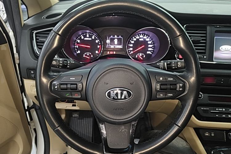 Used Kia Carnival 2015 3.3 GDI Luxury Edition China V Standard Steering Wheel