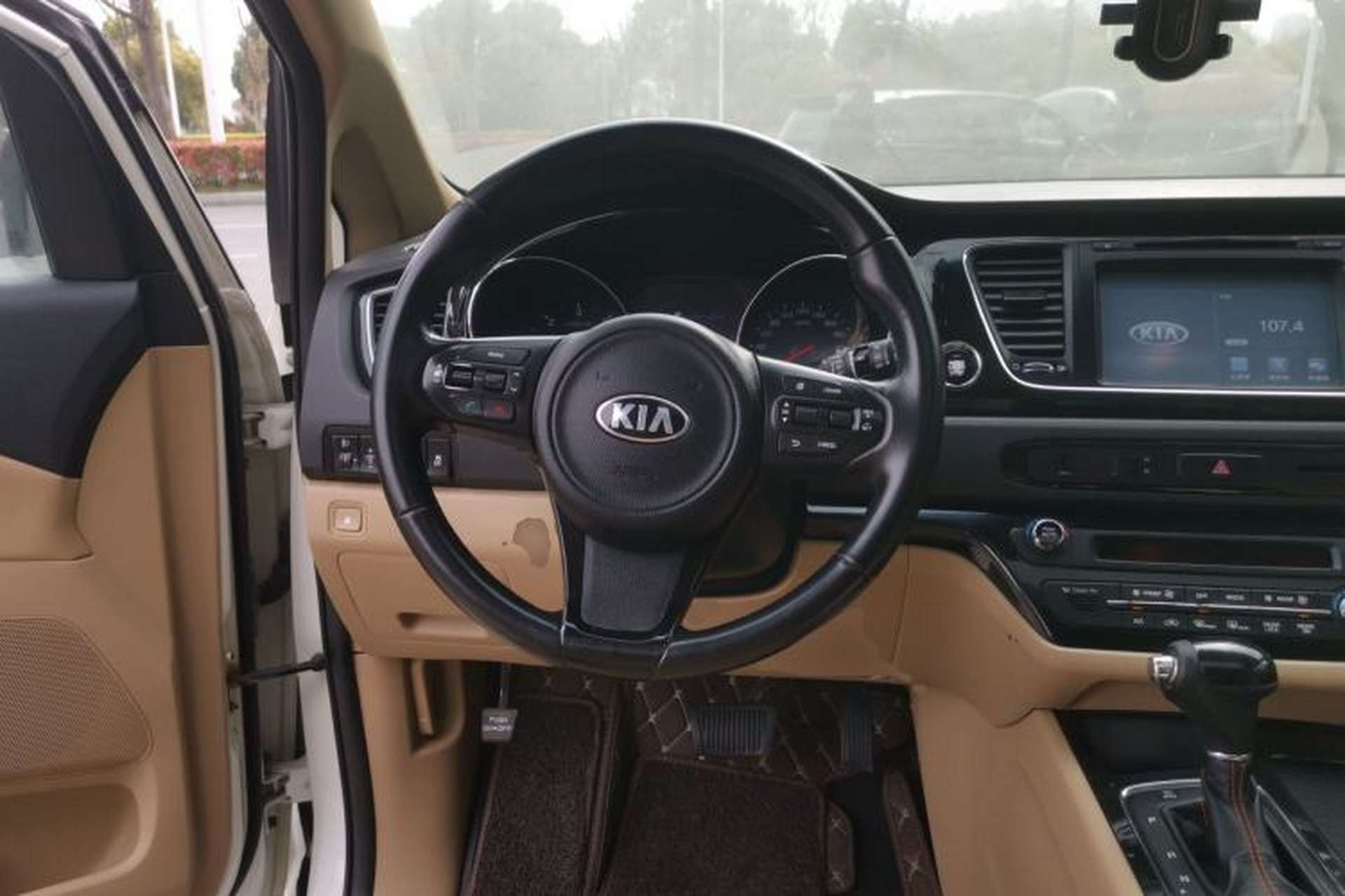 Used Kia Carnival 2015 2.2T Luxury Edition China IV Steering Wheel