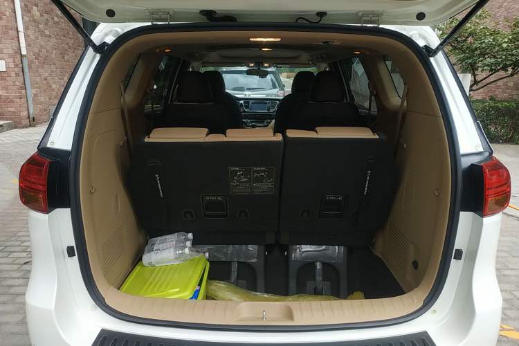 Used Kia Carnival 2015 3.3 GDI Luxury Edition China IV Standard Trunk