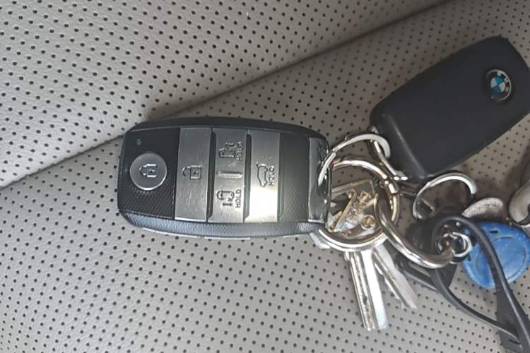 Used Kia Carnival 2015 3.3 GDI Luxury Edition China V Standard Vehicle Key