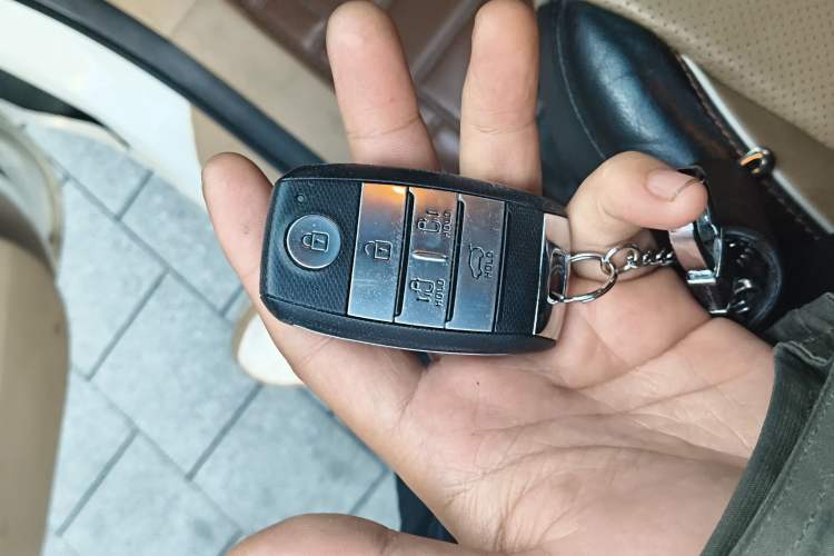 Used Kia Carnival 2015 2.2T Luxury Edition China IV Vehicle Key