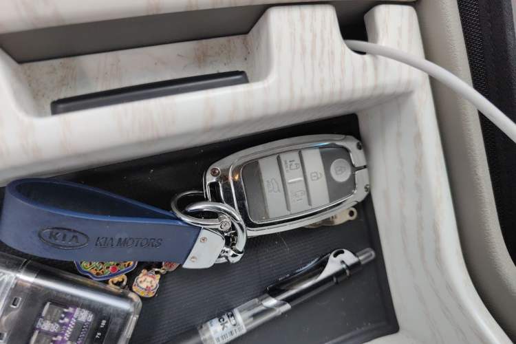Used Kia Carnival 2015 3.3 GDI Luxury Edition China IV Standard Vehicle Key